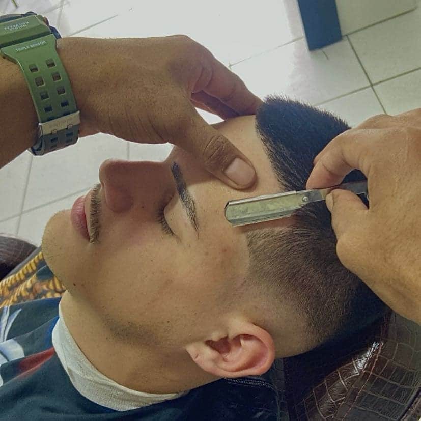 Corte e Sobrancelha na Dom Elii Barbershop, Curitiba