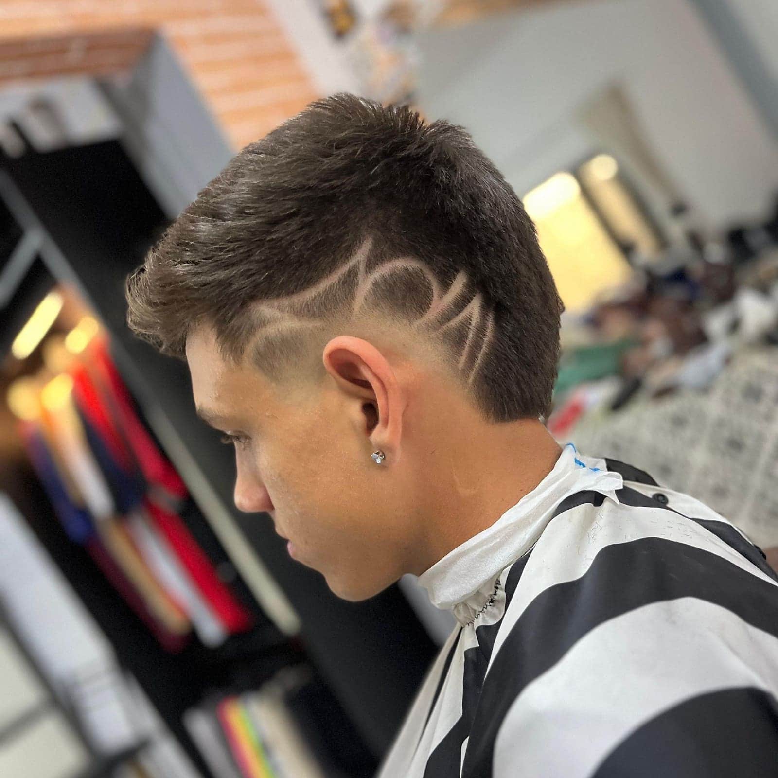 Corte e Sobrancelha na Dom Elii Barbershop, Curitiba